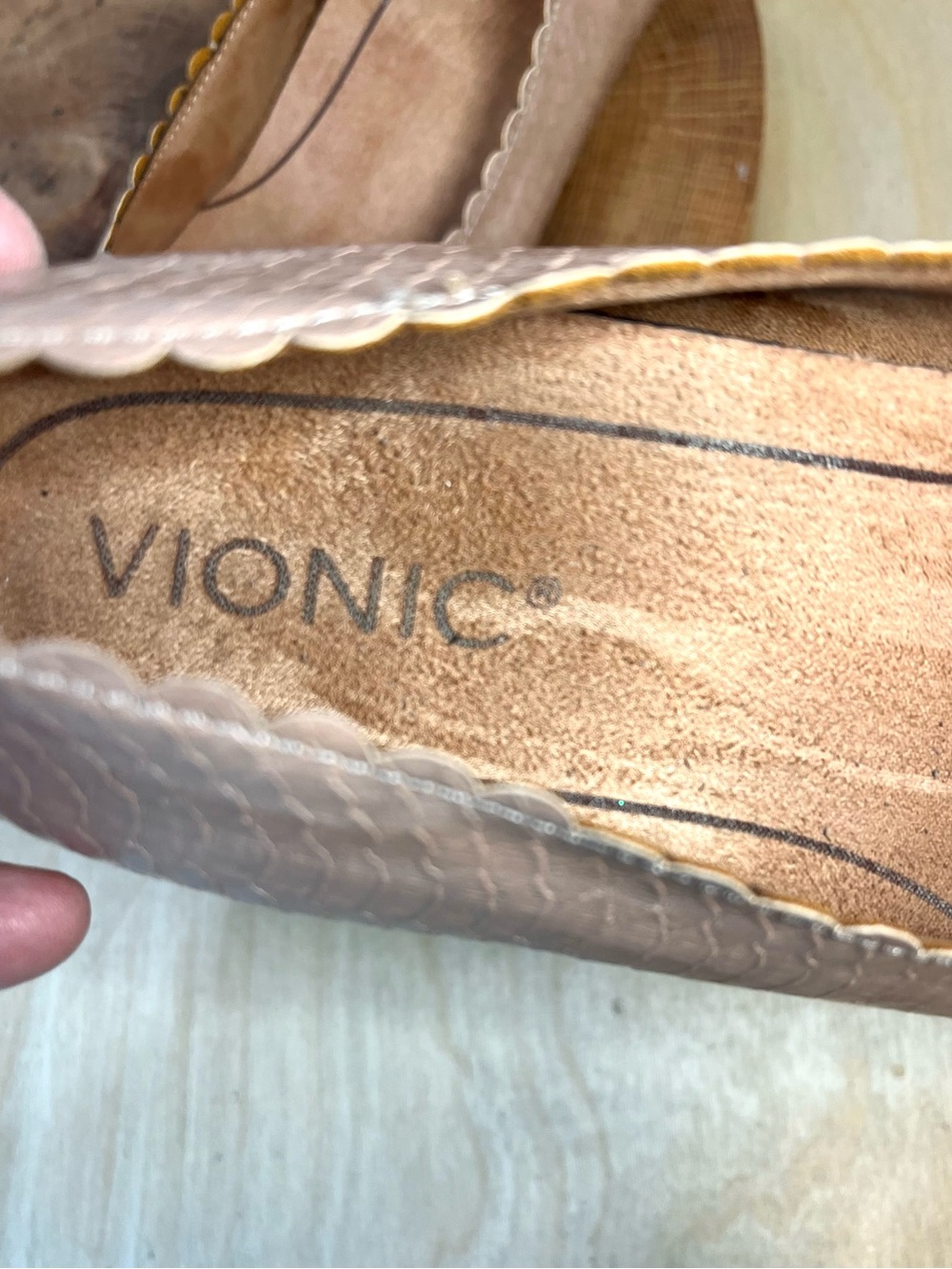 Vionic Julieta Tan Scalloped Leather Ballet Flats Size 8 - Picture 6 of 12